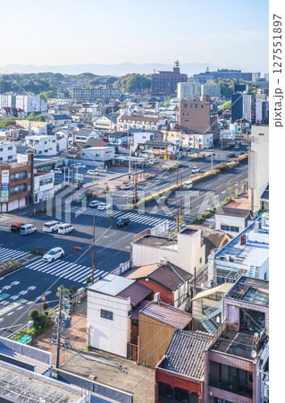 遠く三重県庁を望む市街地風景 遠く三重県庁を望む市街地風景 127551897