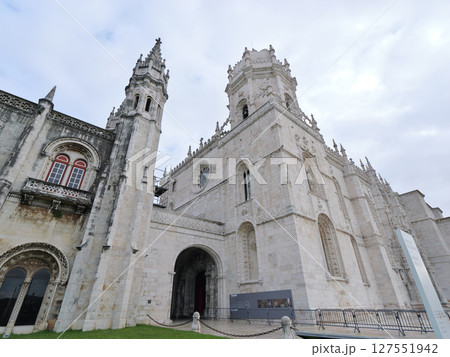 ポルトガル　リスボン　サンタマリアデベレン教会（ジェロニモス修道院横）　5月の朝　雨上がり 127551942