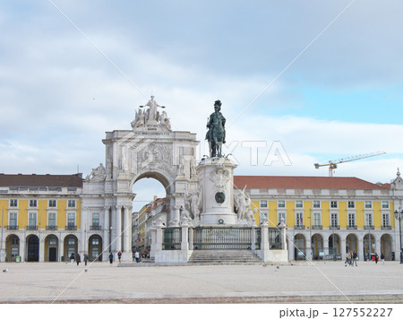 ポルトガル リスボン アルコ・ダ・ルア・アウグスタ コルメシオ広場 5月の早朝 雨上がり ポルトガル リスボン アルコ・ダ・ルア・アウグスタ コルメシオ広場 5月の早朝 雨上がり 127552227