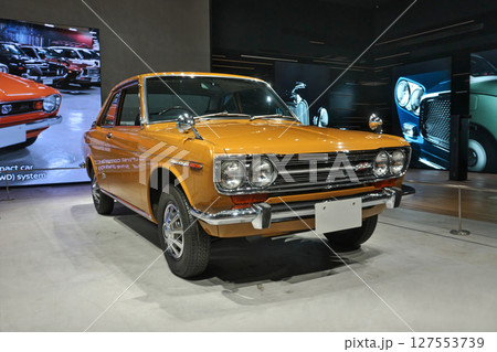 ショールームに展示されているダットサンブルーバード 1600SSSクーペ ショールームに展示されているダットサンブルーバード 1600SSSクーペ 127553739