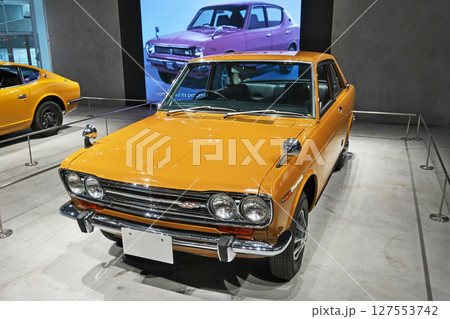 ショールームに展示されているダットサンブルーバード 1600SSSクーペ ショールームに展示されているダットサンブルーバード 1600SSSクーペ 127553742