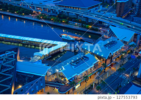 博多ポートタワーより眼下のベイサイドプレイスを望む　夜景 127553793