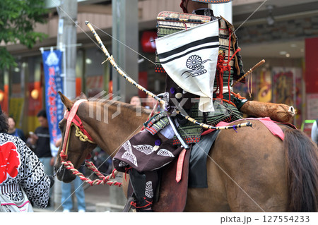 楠公武者行列　騎馬武者　神戸湊川神社の御神幸 127554233