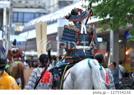 楠公武者行列　騎馬武者　神戸湊川神社の御神幸 127554238