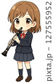 クラリネットを吹く制服の女の子 127555952