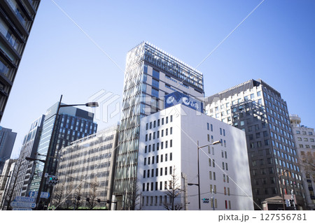 交差点から見たビル 交差点から見たビル 127556781