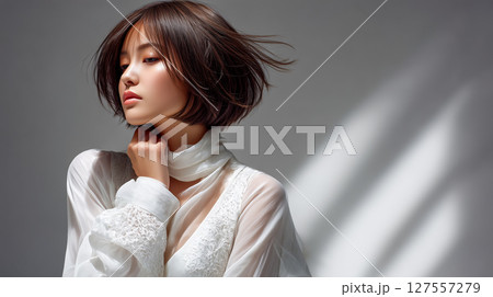 アートな光に佇むボブ女性 127557279