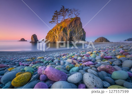 The Pacific coast at Rialto beach near La Push in Olympic National Park, Washington, USA, is where the sunset occurs 127557599