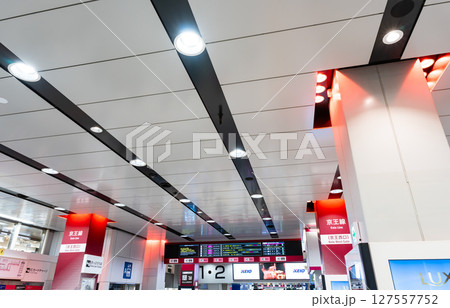 京王線　新宿駅の改札付近　東京都新宿区新宿 127557752