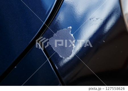 はがれた車の塗装,Peeling car paint 127558626