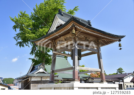 初夏の北海道八雲町で温谷山東流寺境内の風景を撮影 初夏の北海道八雲町で温谷山東流寺境内の風景を撮影 127559283