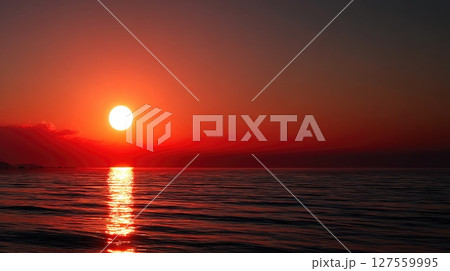 Glowing Sunset Reflecting Over Tranquil Ocean Horizon 127559995