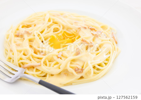 おいしい生卵のせカルボナーラパスタ おいしい生卵のせカルボナーラパスタ 127562159