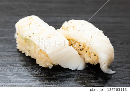 美味しい炙りえんがわ握り寿司 美味しい炙りえんがわ握り寿司 127563118