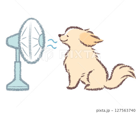 扇風機で涼むゴールデンレトリバー 127563740