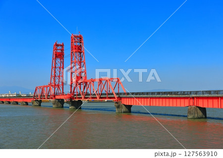 【佐賀県】快晴の筑後川昇開橋 【佐賀県】快晴の筑後川昇開橋 127563910