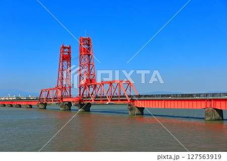 【佐賀県】快晴の筑後川昇開橋 127563919