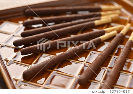 冬のくちどけポッキー ココア仕上げ 冬のくちどけポッキー ココア仕上げ 127564037