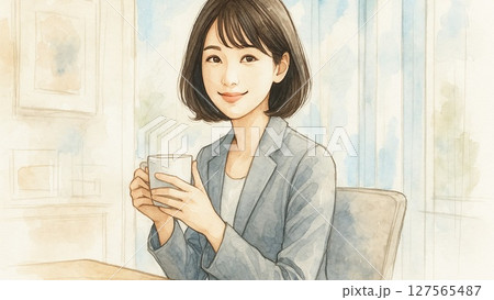 笑顔でカップを持つ女性の肖像 127565487