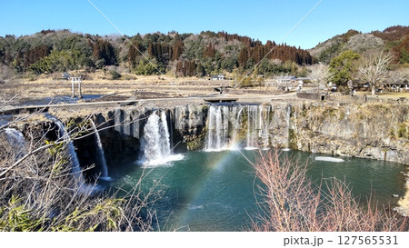 日本の滝百選 原尻の滝に虹がかかる 日本の滝百選 原尻の滝に虹がかかる 127565531