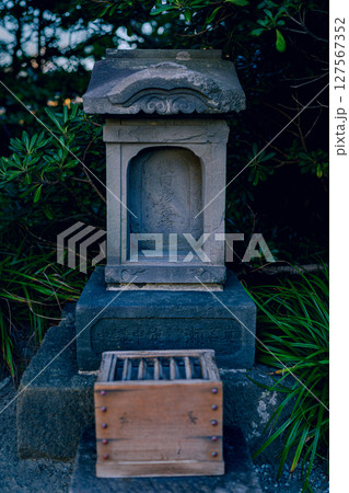 葉山森戸神社の歴史を感じる庚申塔の祠 神奈川県 湘南 葉山町 葉山森戸神社の歴史を感じる庚申塔の祠 神奈川県 湘南 葉山町 127567352