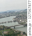 吉野川と住宅街と山　徳島県　航空写真　 127567877