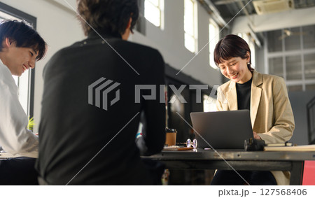 仕事風景 仕事風景 127568406