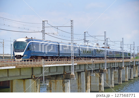 東海道本線　茅ヶ崎－平塚　JR東日本　E261系　RS2編成（大宮）　サフィール踊り子 127568771