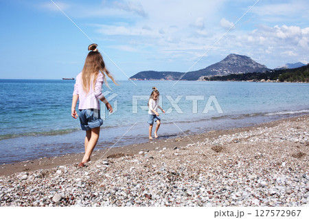 little cute girl on beach, lifestyle people concept 127572967