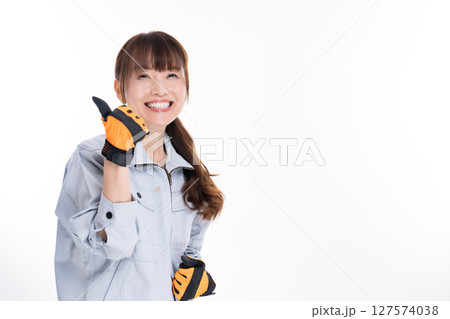 作業着の女性スタッフ 作業着の女性スタッフ 127574038