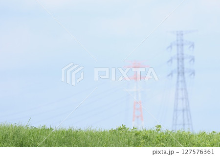 草原に建つ鉄塔 草原に建つ鉄塔 127576361