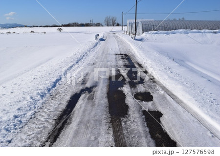 豪雪地方の道路 山形県 127576598