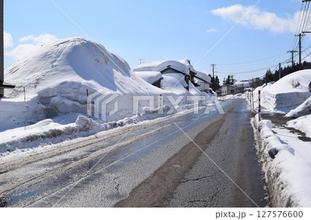 豪雪地方の道路 山形県 127576600