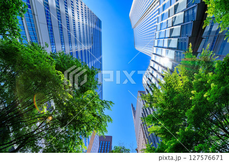 東京　千代田区　有楽町の都市風景　日比谷シャンテと東京ミッドタウン日比谷 127576671