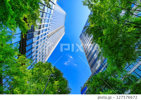 東京　千代田区　有楽町の都市風景　日比谷シャンテと東京ミッドタウン日比谷 127576672