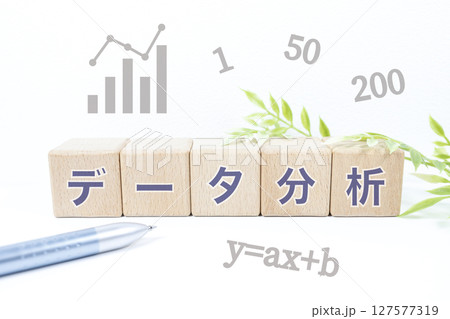 データ分析のイメージ　統計とグラフと数式のコンセプト 127577319