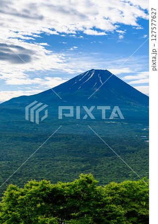 快晴の空と初夏の富士山の絶景(竜ヶ岳展望) 快晴の空と初夏の富士山の絶景(竜ヶ岳展望) 127577627