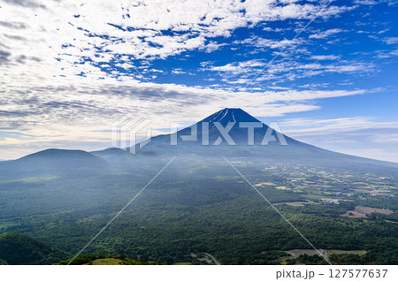 快晴の空と初夏の富士山の絶景(竜ヶ岳展望) 快晴の空と初夏の富士山の絶景(竜ヶ岳展望) 127577637