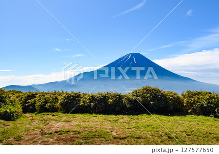 初夏の竜ヶ岳山頂から見る富士山の絶景 127577650