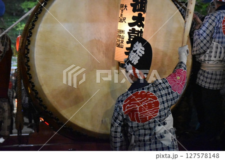 くらやみ祭の大太鼓　東京 127578148