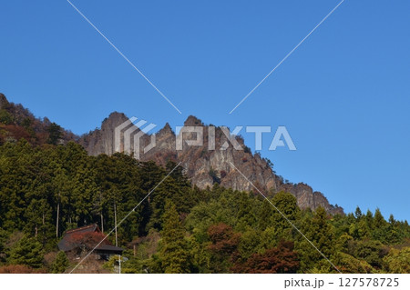 晴れた秋の妙義山 群馬 晴れた秋の妙義山 群馬 127578725