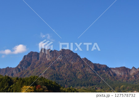 晴れた秋の妙義山　群馬 127578732