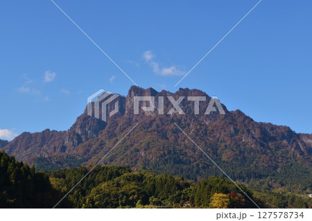 晴れた秋の妙義山　群馬 127578734