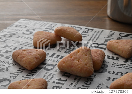 まるでケーキなビスケット いちごのショートケーキ味 まるでケーキなビスケット いちごのショートケーキ味 127578805