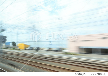 明石海峡大橋を車窓から 127578864