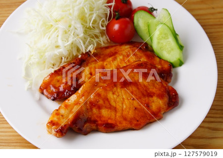 豚肉の生姜焼き 127579019