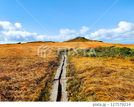 秋の栗駒山登山（栗駒山～秣岳：しろがね湿原） 127579214
