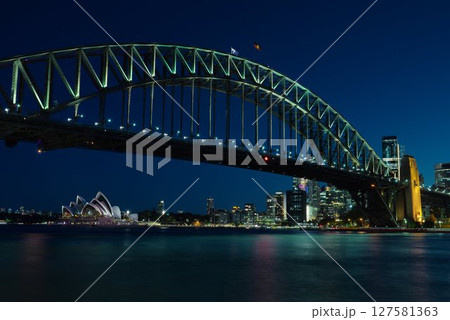シドニー　ミルソンズポイントの夜景 127581363