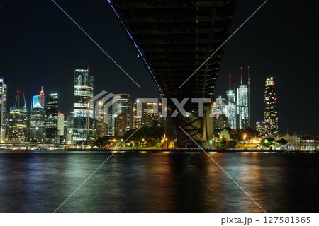 シドニー ミルソンズポイントの夜景 シドニー ミルソンズポイントの夜景 127581365