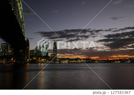 シドニー　ミルソンズポイントの夜景 127581367